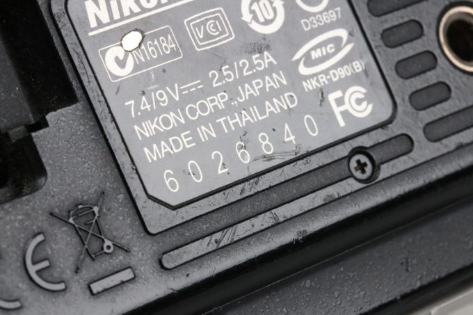 Nikon D90 mit AF-S DX 16-85mm VR - #6026840