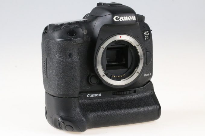 Canon EOS 7D Mark II mit Zubehörpaket - #023020002873