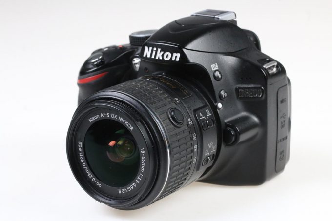 Nikon D3200 mit AF-S DX 18-55mm f/3,5-5,6 G VR II - #7664550