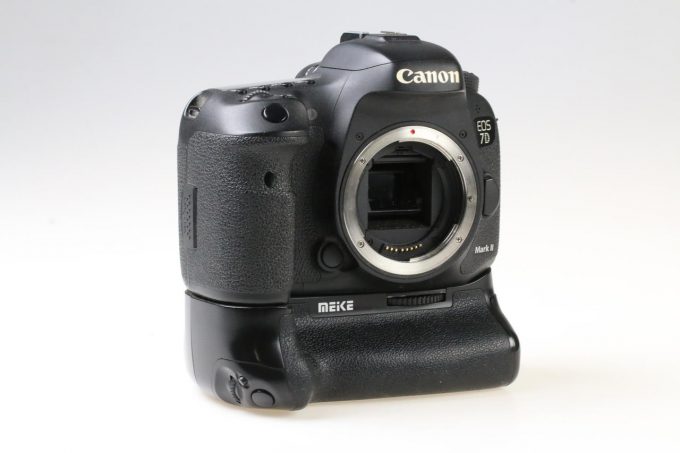 Canon EOS 7D Mark II mit Zubehörpaket - #313055000584