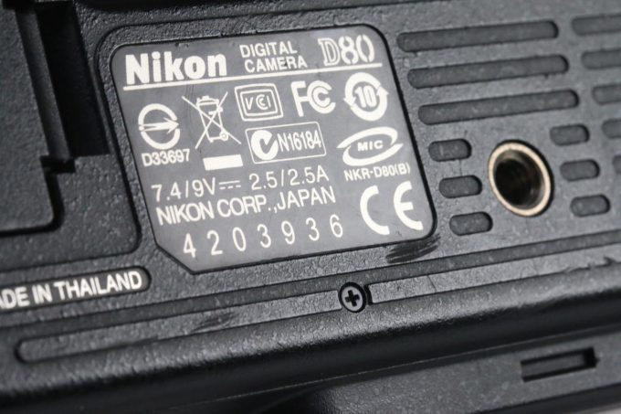 Nikon D80 mit AF-S DX 18-105mm f/3,5-5,6 G ED VR - #4203936