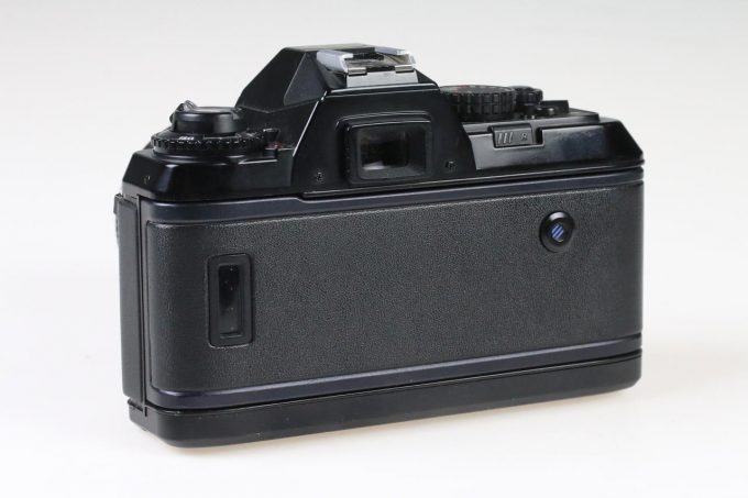 Nikon F-301 mit Sun 35-70mm f/3,5-4,5 MC Macro - #2585825