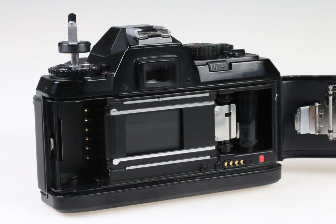 Nikon F-301 mit Sun 35-70mm f/3,5-4,5 MC Macro - #2585825