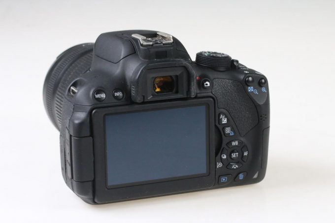 Canon EOS 700D mit EF-S 18-135mm f/3,5-5,6 IS STM - #103031008846