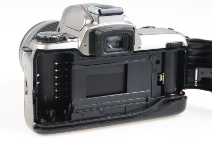 Nikon F65 mit AF 28-80mm f/3,3-5,6 G - #2355123