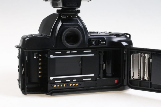 Nikon F-801 mit AF Nikkor 35-70mm f/3,3-4,5 - #2172373