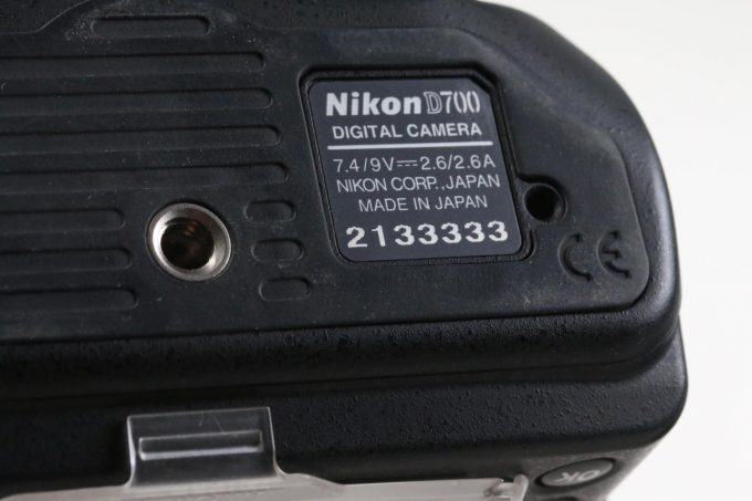 Nikon D700 Gehäuse mit Zubehörpaket - #2133333