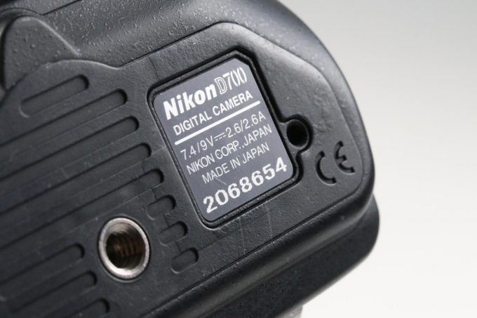 Nikon D700 Gehäuse mit Zubehörpaket - #2068654