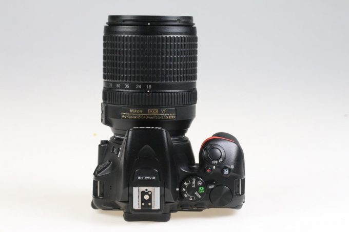 Nikon D5600 mit AF-S 18-140mm f/3,5-5,6 VR - #6099555