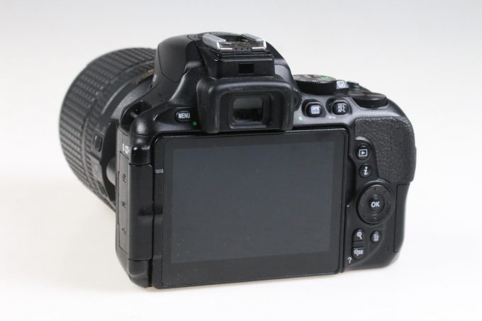 Nikon D5600 mit AF-S 18-140mm f/3,5-5,6 VR - #6099555