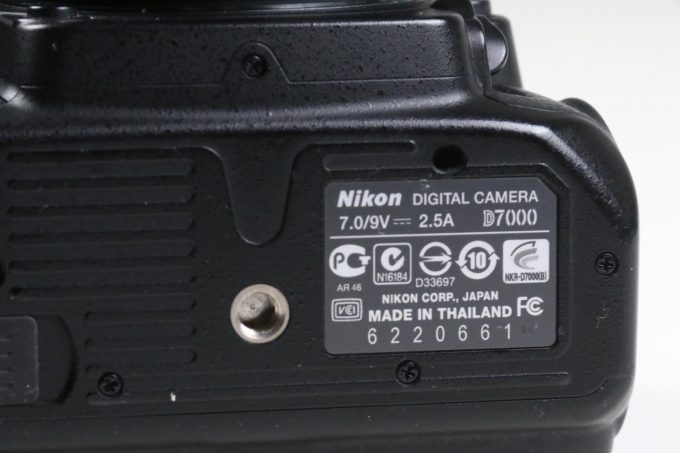 Nikon D7000 mit AF-S DX 18-200mm f/3,5-5,6 VR II - #6220661