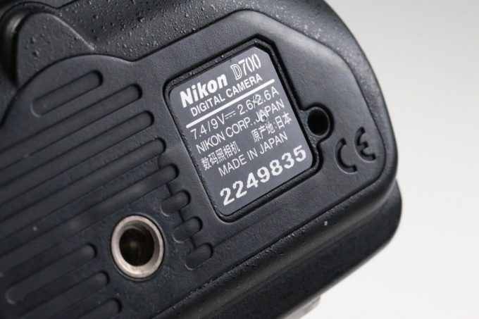 Nikon D700 Gehäuse mit Zubehörpaket - #2249835