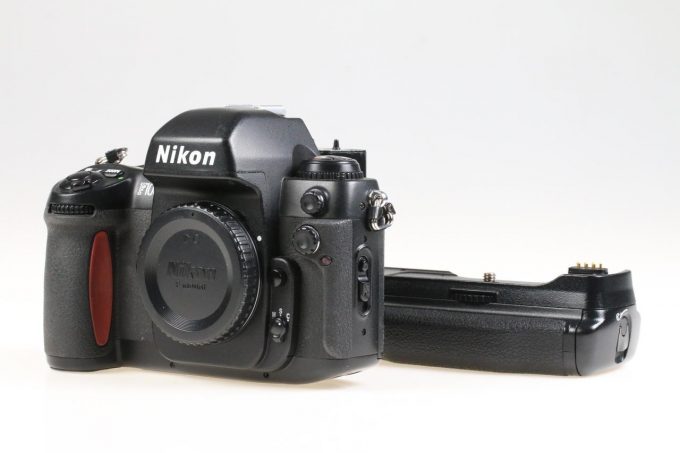 Nikon F-100 Gehäuse mit Zubehörpaket - #2021336