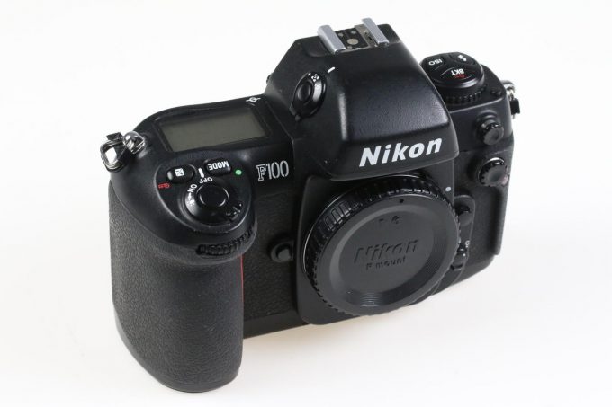 Nikon F-100 Gehäuse mit Zubehörpaket - #2021336