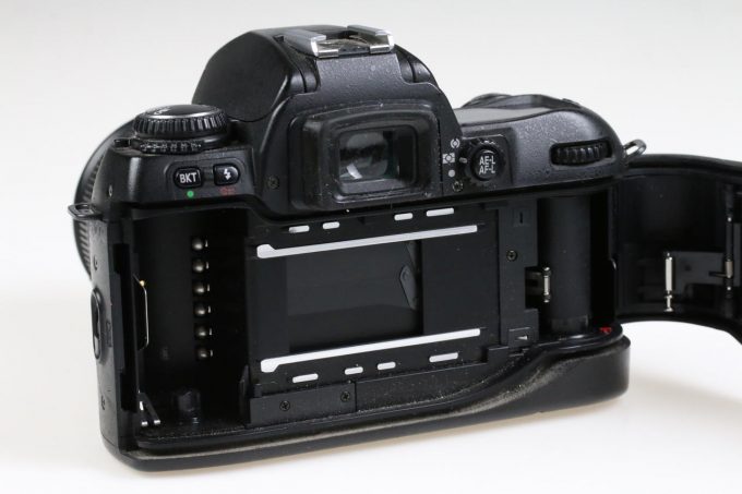 Nikon F80 mit 28-80mm f/3,5-5,6 D - #2210845