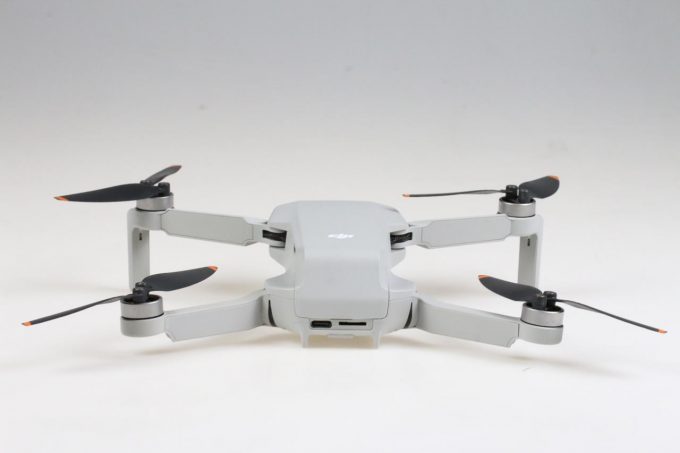 DJI Mini 2 Fly More Combo - #3Q4CHC93B3DKE)