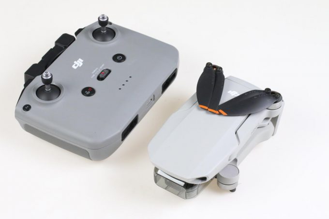 DJI Mini 2 Fly More Combo - #3Q4CHC93B3DKE)