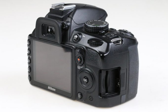 Nikon D3100 Gehäuse (Kartenfachdeckel gebrochen) - #6057327