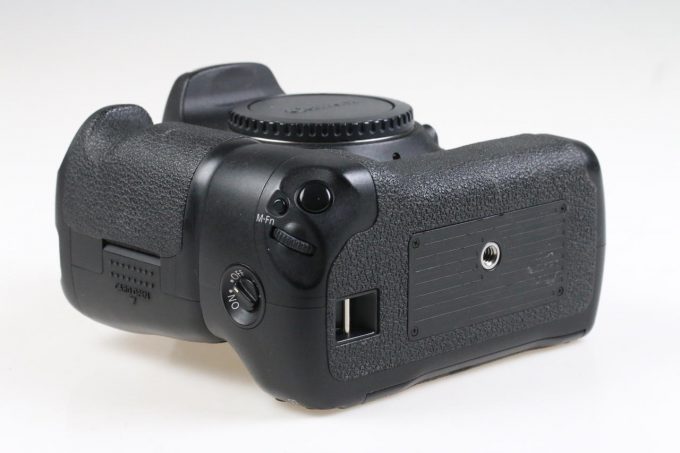 Canon EOS 7D mit Zubehörpaket - #0980701858