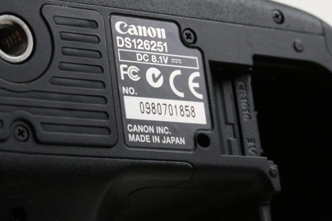 Canon EOS 7D mit Zubehörpaket - #0980701858