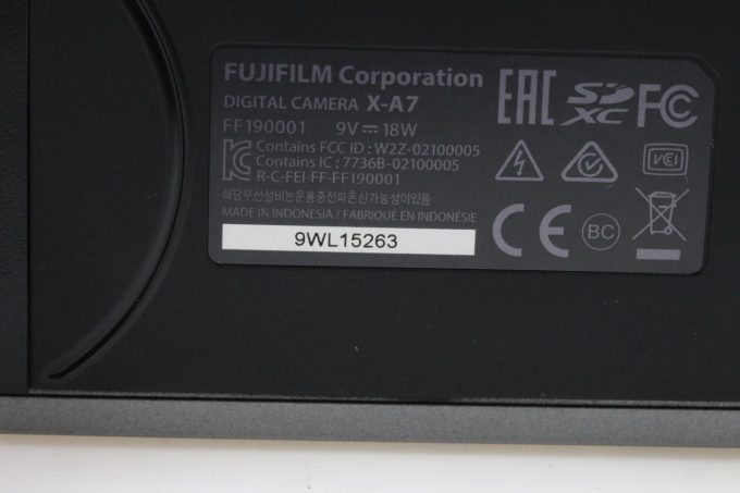 FUJIFILM X-A7 dunkelsilber/schwarz mit XC15-45mm f/3,5-5,6 - #9WL15263