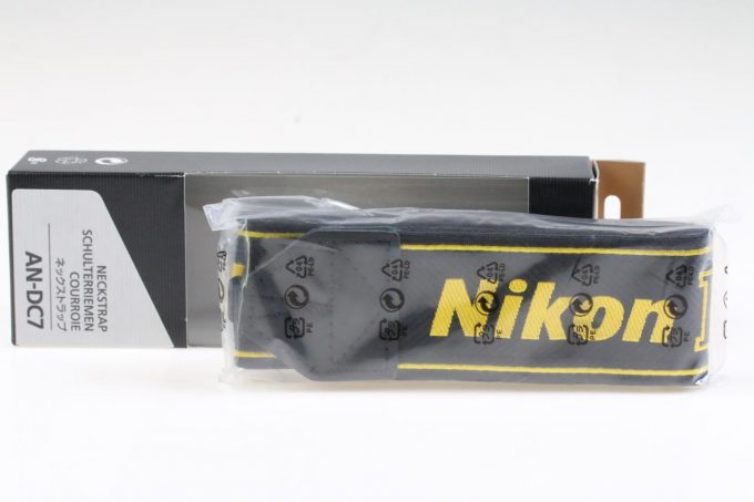Nikon Gurt AN-DC7 / schwarz mit gelber Aufschrift für D4