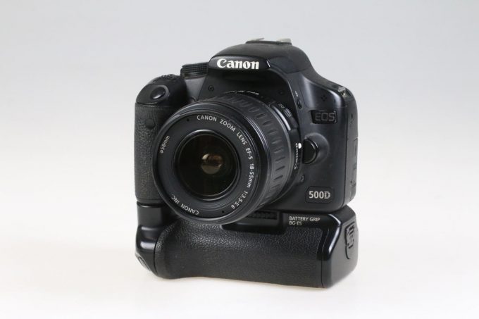 Canon EOS 500D mit EF-S 18-55mm f/3,5-5,6 und Griff