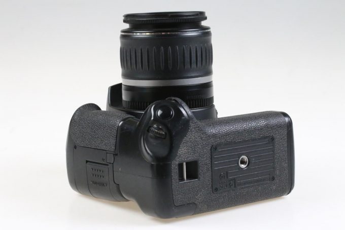 Canon EOS 500D mit EF-S 18-55mm f/3,5-5,6 und Griff - Image 5