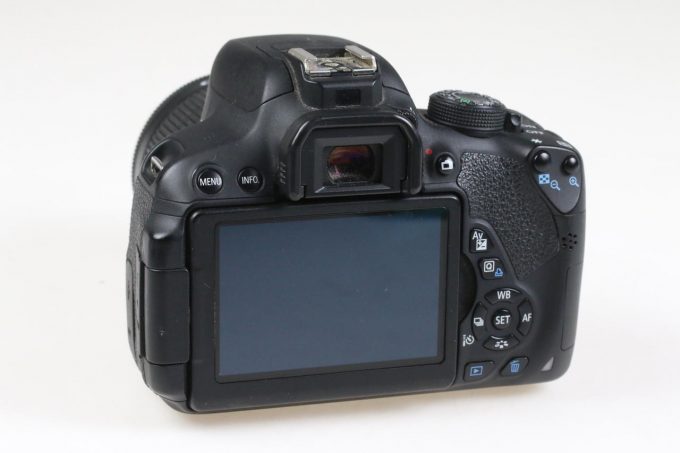 Canon EOS 700D mit EF-S 18-55mm f/3,5-5,6 IS STM - #193032025113