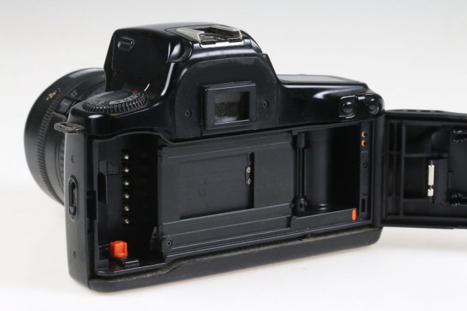 Canon EOS 1000 FN mit EF 28-70mm f/3,5-4,5 II - #5608121