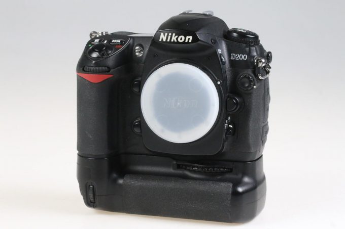 Nikon D200 Gehäuse mit Zubehörpaket - #4180463