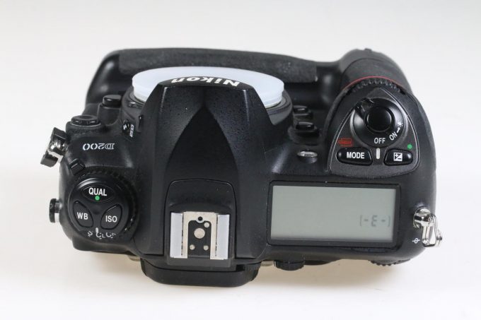 Nikon D200 Gehäuse mit Zubehörpaket - #4180463
