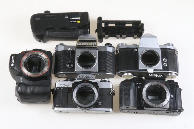 Konvolut diverse SLR Kameras und Blitze - 10 Stück - Bastlergeräte