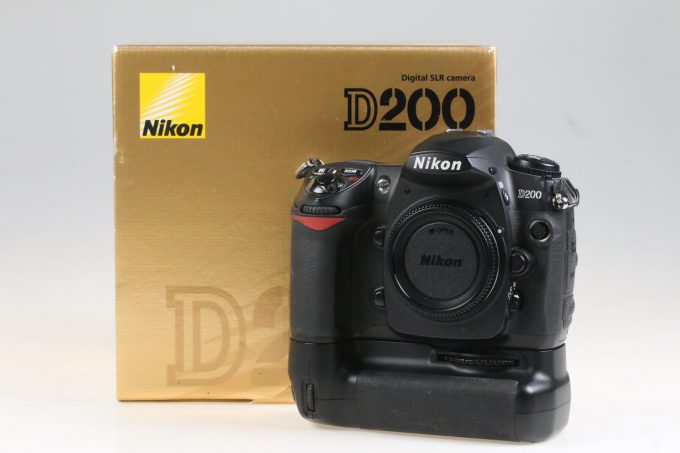 Nikon D200 Gehäuse mit Zubehörpaket - #4075584