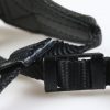 Nikon Gurt mit gelber Schrift und roten Streifen
