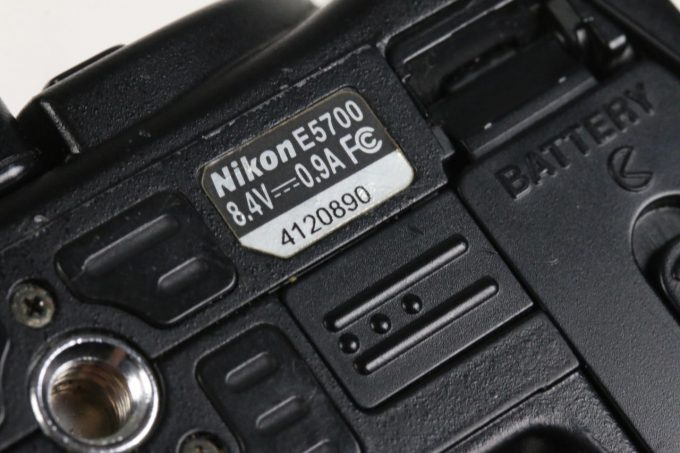 Nikon Coolpix 5700 Kompaktkamera - #4120890