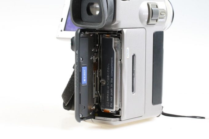 Sony DCR-PC7E Mini DV 20x Handycam Vision - #1039815s