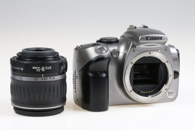 Canon EOS 300D mit EF-S 18-55mm f/3,5-5,6 - #1370442155
