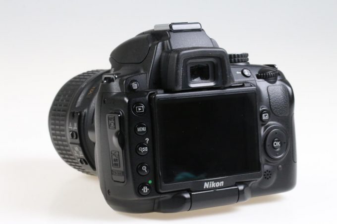 Nikon D5000 mit AF-S DX 18-55mm f/3,5-5,6 G VR - #6592062