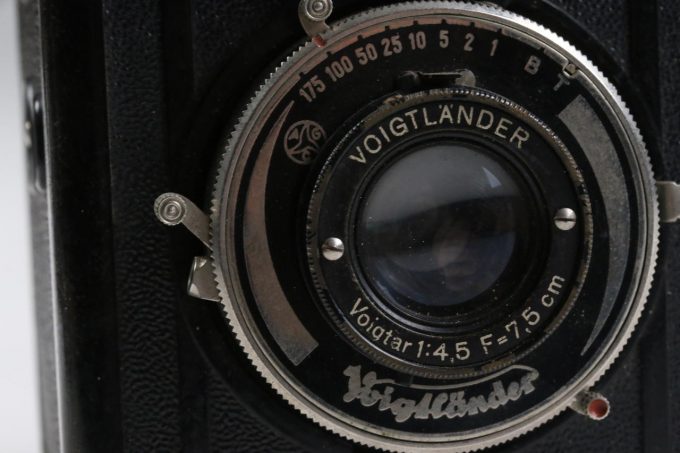 Voigtländer Brillant mit Anastigmat Voigtar 7,5cm f/4,5