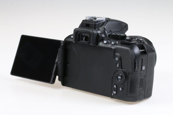 Nikon D5600 mit AF-P Nikkor 18-55mm 3,5-5,6 VR - #6048977