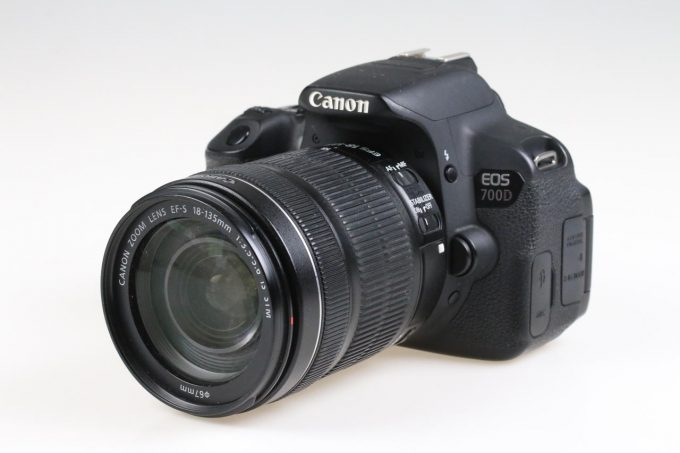 Canon EOS 700D mit EF-S 18-135mm f/3,5-5,6 IS STM - #093031002034