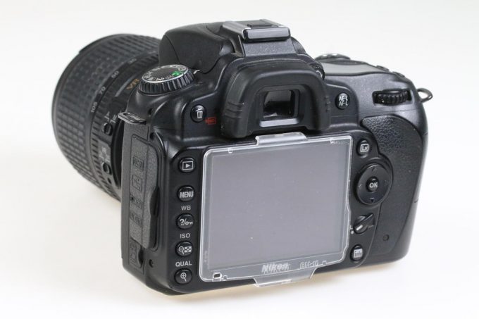 Nikon D90 mit AF-S DX 18-105mm f/3,5-5,6 G ED VR - #6308676