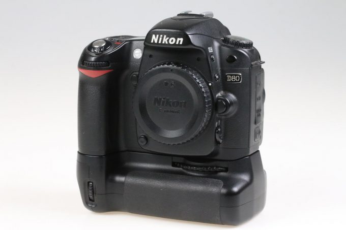 Nikon D80 mit Zubehörpaket - #4283687