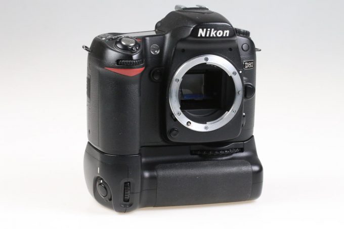 Nikon D80 mit Zubehörpaket - #4283687