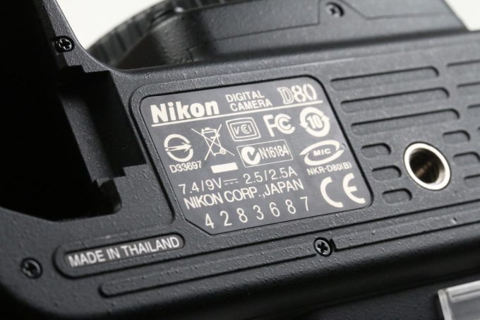 Nikon D80 mit Zubehörpaket - #4283687