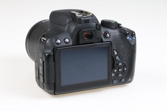 Canon EOS 700D mit EF-S 18-55mm f/3,5-5,6 IS STM - #103031015002