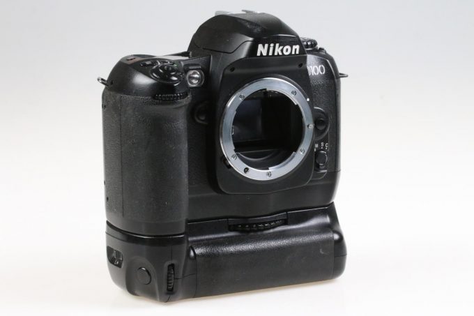 Nikon D100 Gehäuse mit Zubehörpaket - #2220053