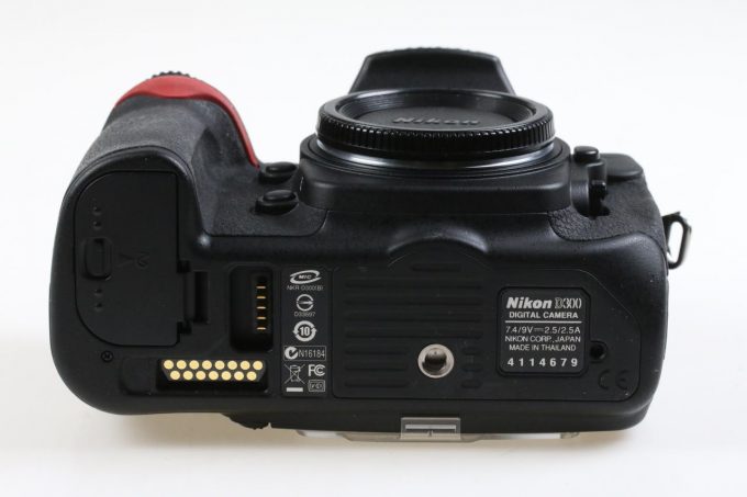 Nikon D300 Gehäuse mit Batteriegriff MB-D10 - #4114679