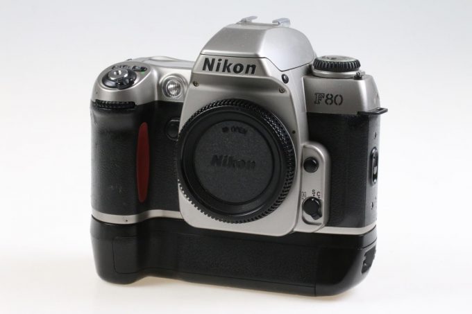 Nikon F80s mit MB-16